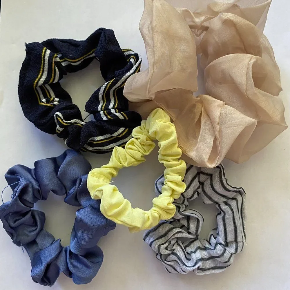 N/A set scrunchies